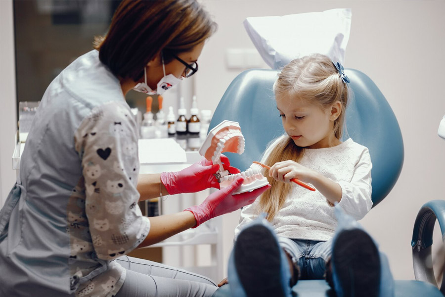 Reconnaître le bon moment pour commencer l’orthodontie<br />
